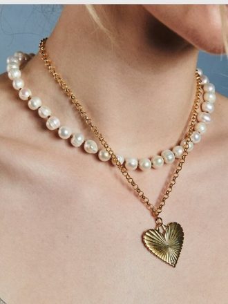 Collar de corazón de oro acanalado HART