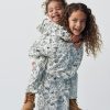 Gap × BÉIS Pantalones deportivos VintageSoft Barrel para bebés y niños pequeños