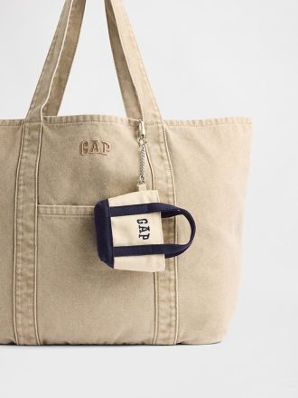 Llavero con dije de bolso con logotipo
