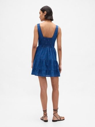 Minivestido escalonado con ribete de encaje