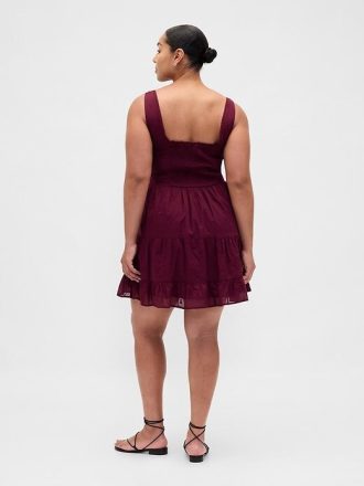 Minivestido escalonado con ribete de encaje