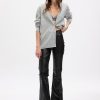 Pantalones acampanados de cuero vegano de tiro alto de los años 70 Pantalones acampanados de cuero vegano de tiro alto de los años 70