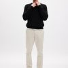 Pantalones caqui ajustados Pantalones caqui ajustados