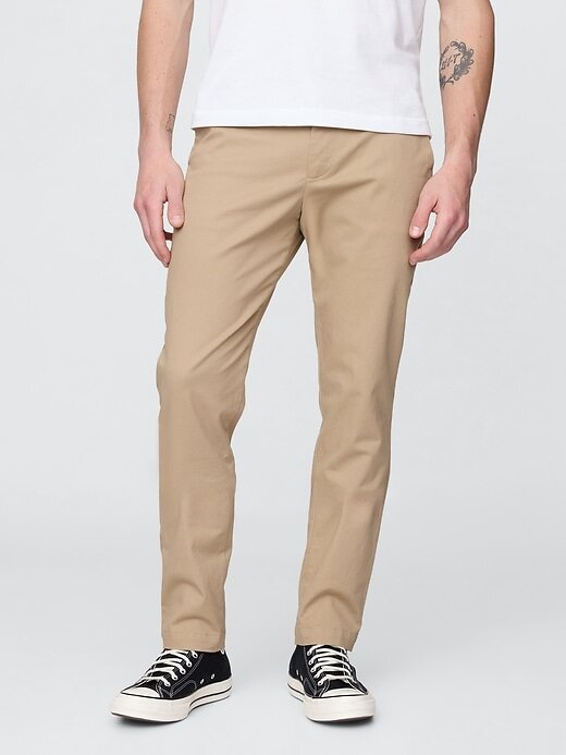Pantalones caqui ajustados Pantalones caqui ajustados