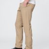 Pantalones caqui ajustados Pantalones caqui ajustados