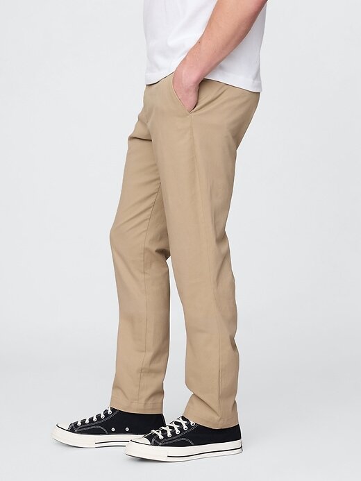 Pantalones caqui ajustados Pantalones caqui ajustados
