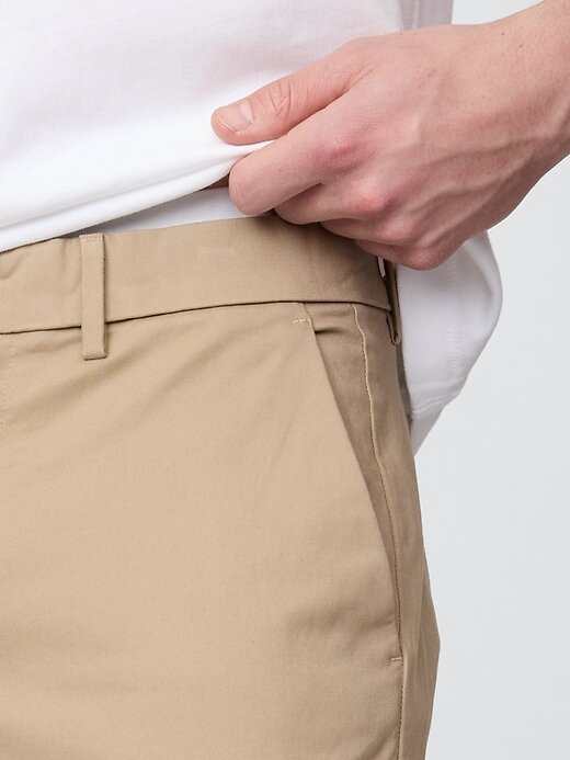 Pantalones caqui ajustados Pantalones caqui ajustados