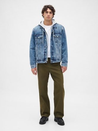 Pantalones caqui holgados modernos