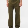 Pantalones caqui holgados modernos