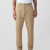 Pantalones caqui modernos con corte atlético Pantalones caqui modernos con corte atlético