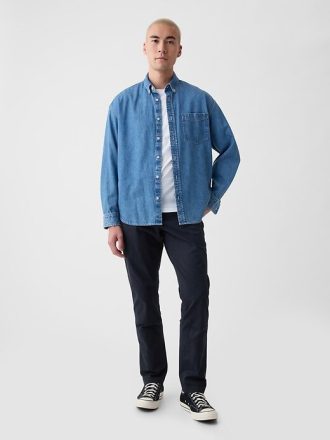Pantalones caqui modernos con corte atlético