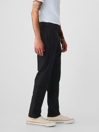 Pantalones caqui modernos con corte atlético