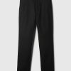 Pantalones caqui modernos con corte atlético Pantalones caqui modernos con corte atlético