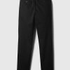 Pantalones caqui modernos con corte atlético Pantalones caqui modernos con corte atlético