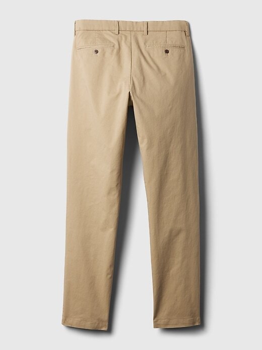 Pantalones caqui modernos con corte atlético Pantalones caqui modernos con corte atlético