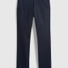 Pantalones caqui modernos con corte atlético Pantalones caqui modernos con corte atlético