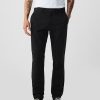 Pantalones caqui modernos de corte ajustado Pantalones caqui modernos de corte ajustado