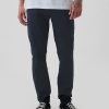 Pantalones caqui modernos de corte ajustado Pantalones caqui modernos de corte ajustado