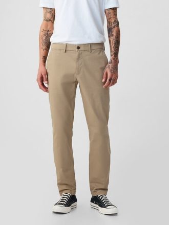 Pantalones caqui modernos de corte ajustado