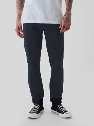Pantalones caqui modernos de corte ajustado