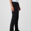 Pantalones caqui modernos de corte ajustado Pantalones caqui modernos de corte ajustado