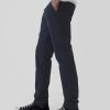 Pantalones caqui modernos de corte ajustado Pantalones caqui modernos de corte ajustado
