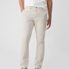 Pantalones caqui modernos de corte ajustado Pantalones caqui modernos de corte ajustado