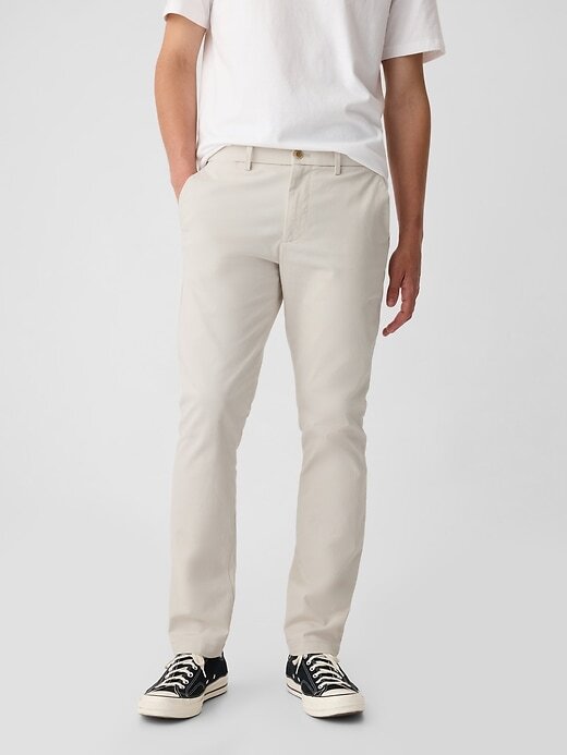 Pantalones caqui modernos de corte ajustado Pantalones caqui modernos de corte ajustado