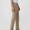 Pantalones caqui modernos de corte ajustado Pantalones caqui modernos de corte ajustado