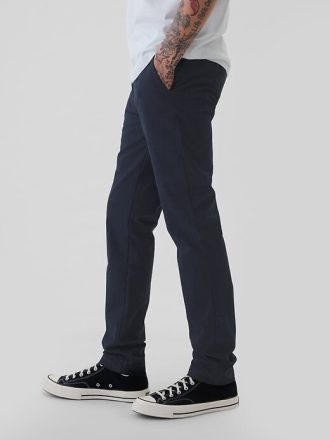 Pantalones caqui modernos de corte ajustado