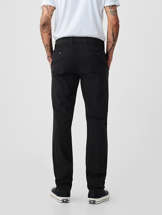 Pantalones caqui modernos de corte ajustado Pantalones caqui modernos de corte ajustado