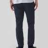 Pantalones caqui modernos de corte ajustado Pantalones caqui modernos de corte ajustado