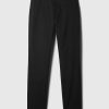 Pantalones caqui modernos de corte ajustado Pantalones caqui modernos de corte ajustado