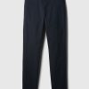 Pantalones caqui modernos de corte ajustado Pantalones caqui modernos de corte ajustado