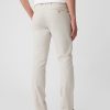 Pantalones caqui modernos de corte ajustado Pantalones caqui modernos de corte ajustado