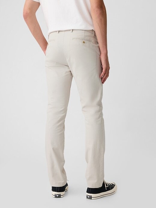 Pantalones caqui modernos de corte ajustado Pantalones caqui modernos de corte ajustado