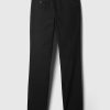 Pantalones caqui modernos de corte ajustado Pantalones caqui modernos de corte ajustado