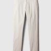 Pantalones caqui modernos de corte ajustado Pantalones caqui modernos de corte ajustado