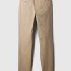 Pantalones caqui modernos de corte ajustado Pantalones caqui modernos de corte ajustado
