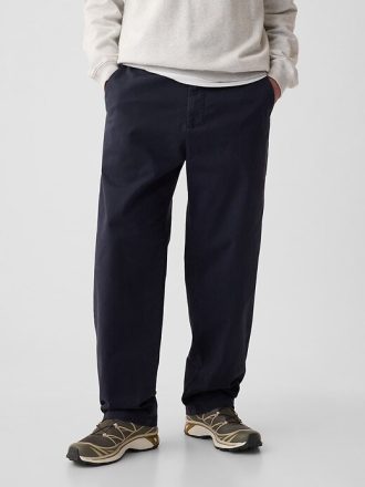 Pantalones caqui modernos de corte holgado