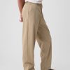 Pantalones caqui modernos de corte holgado Pantalones caqui modernos de corte holgado