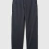 Pantalones caqui modernos de corte holgado Pantalones caqui modernos de corte holgado