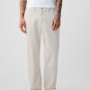 Pantalones caqui modernos de corte relajado Pantalones caqui modernos de corte relajado