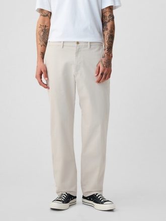 Pantalones caqui modernos de corte relajado