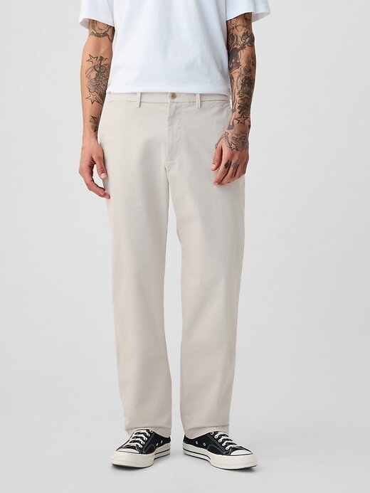 Pantalones caqui modernos de corte relajado Pantalones caqui modernos de corte relajado