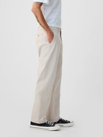 Pantalones caqui modernos de corte relajado