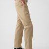 Pantalones caqui modernos de corte relajado Pantalones caqui modernos de corte relajado