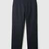 Pantalones caqui modernos de corte relajado Pantalones caqui modernos de corte relajado