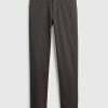 Pantalones caqui modernos de corte relajado Pantalones caqui modernos de corte relajado