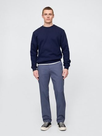 Pantalones caqui rectos modernos